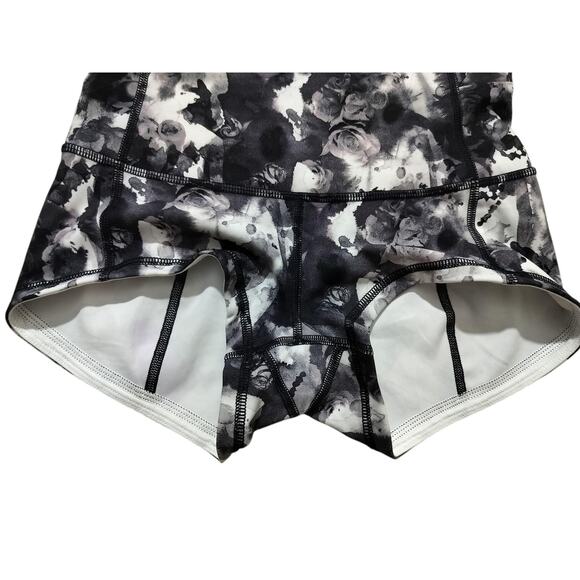 Lululemon Wunder Under Short 2" Size 6 Black & White Foral - Picture 4 of 11